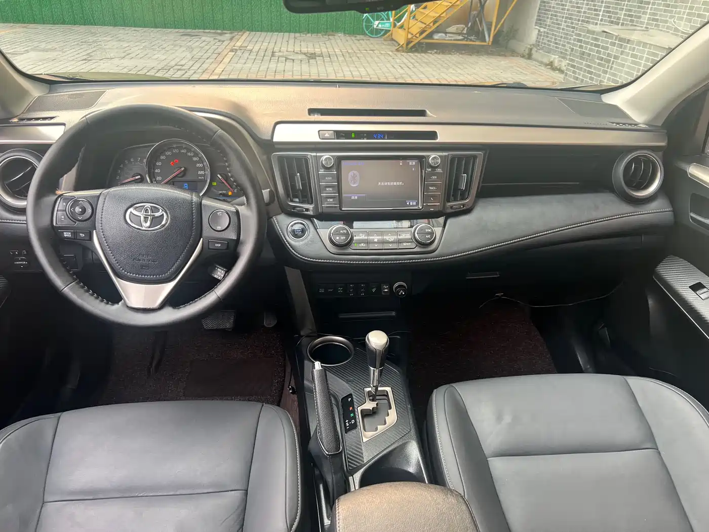 Toyota RAV4 Rongfang 2015 2.5L Automatic 4WD Luxury Edition фото 17