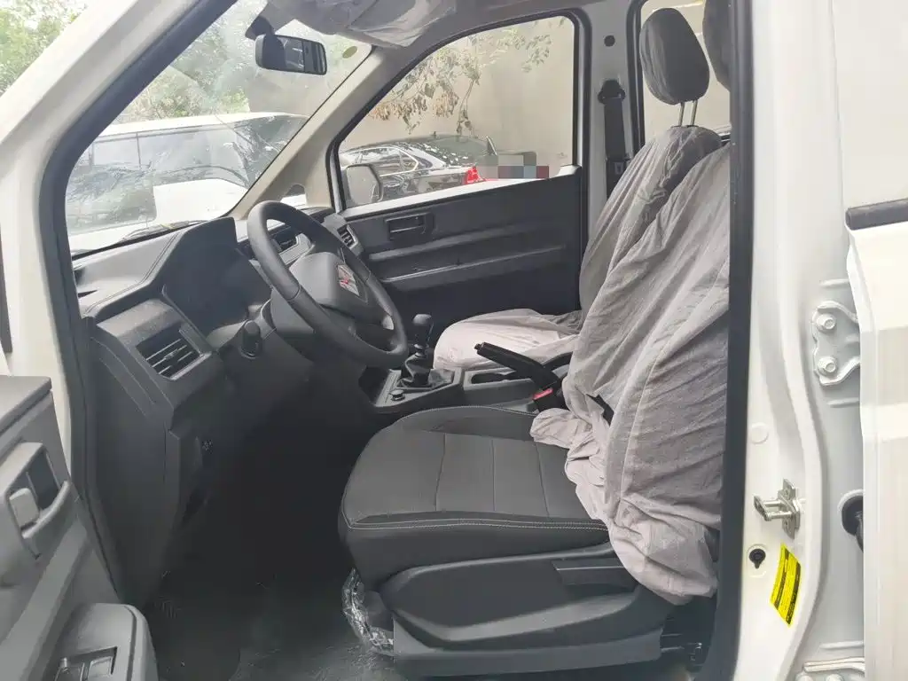 Wuling Motors Wuling Hongguang PLUS 2026 2020 1.5L Manual Standard 5-seater