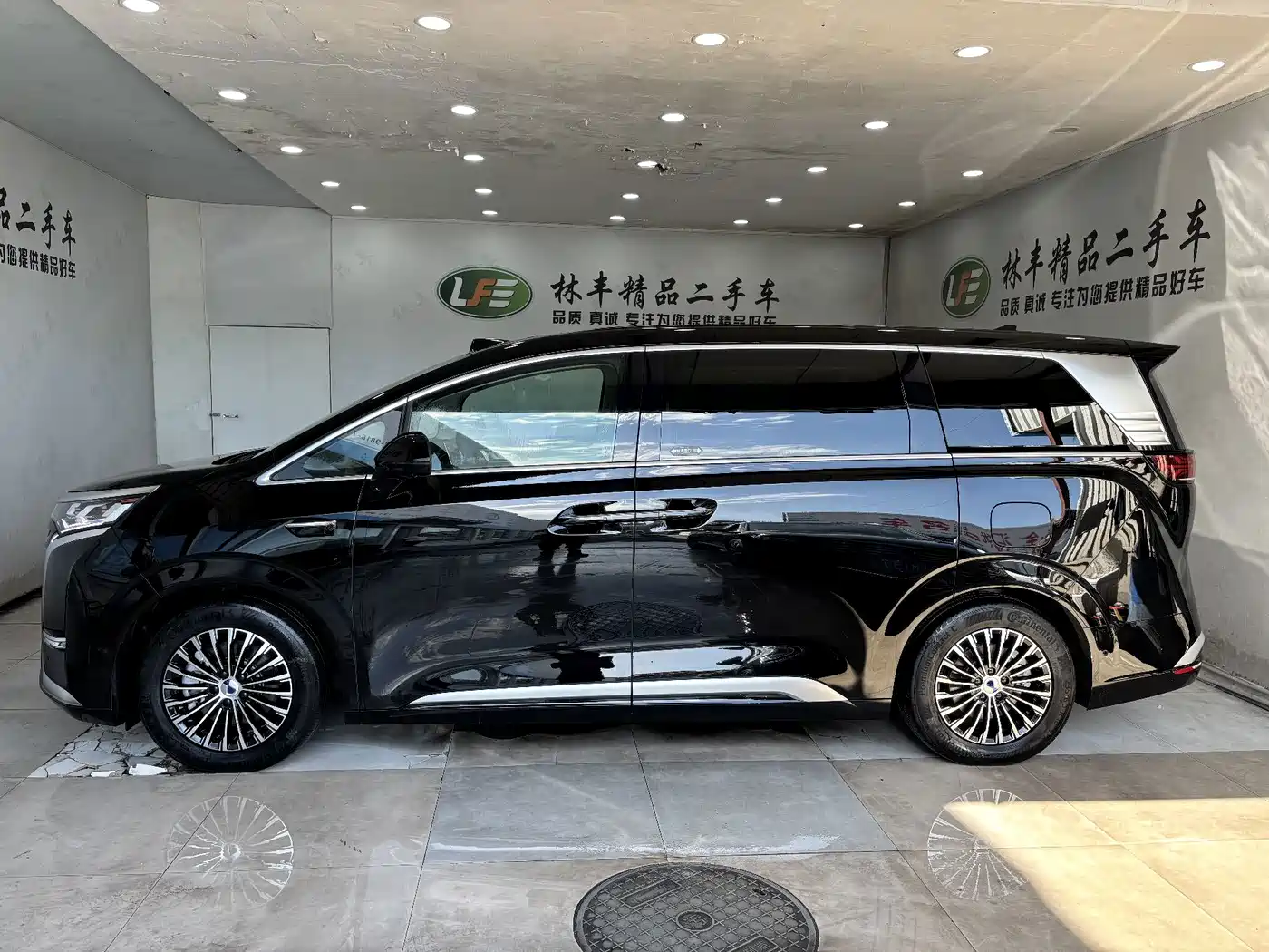 Denza D9 2025 2025 Model DM-i Smart Drive Edition 1020 AWD Flagship