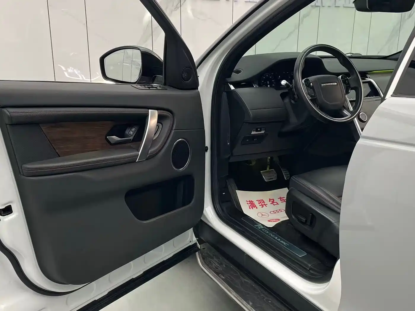 Land Rover Discovery Sport 2020 249PS R-Dynamic Performance фото 9
