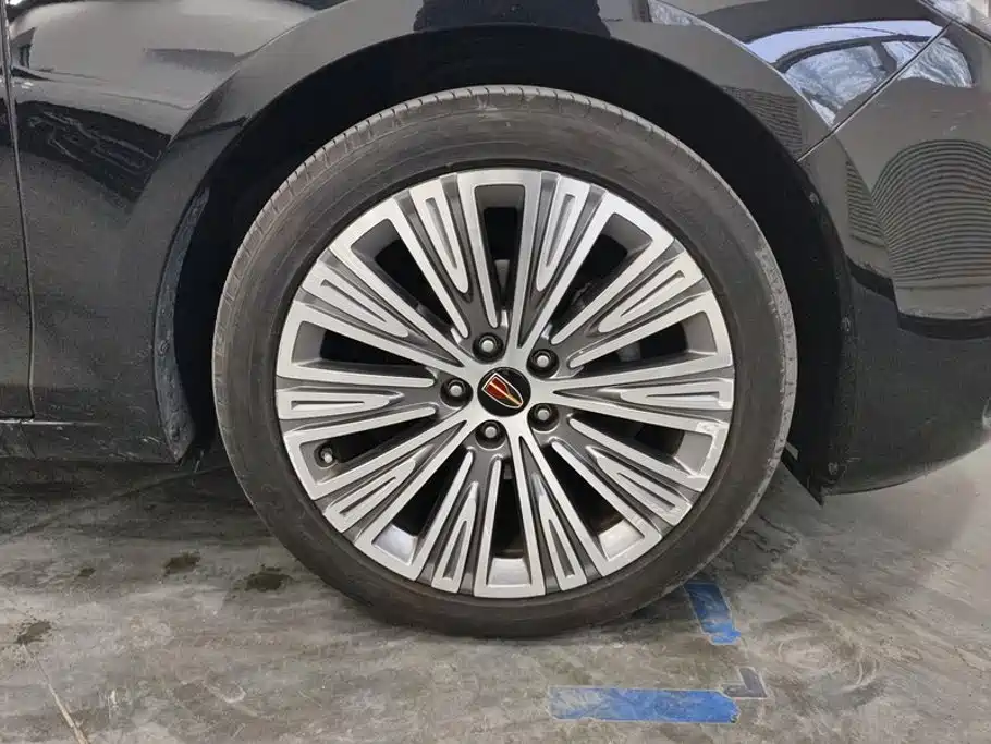Фото 6 - Hongqi H5