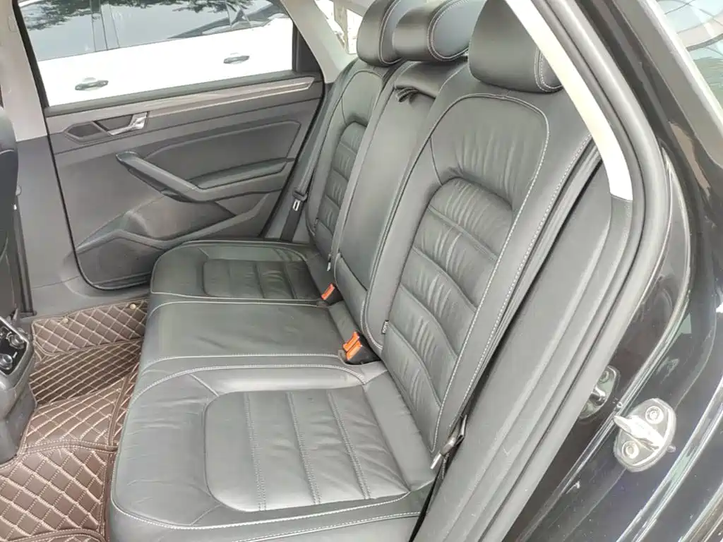 Фото 17 - Volkswagen Passat