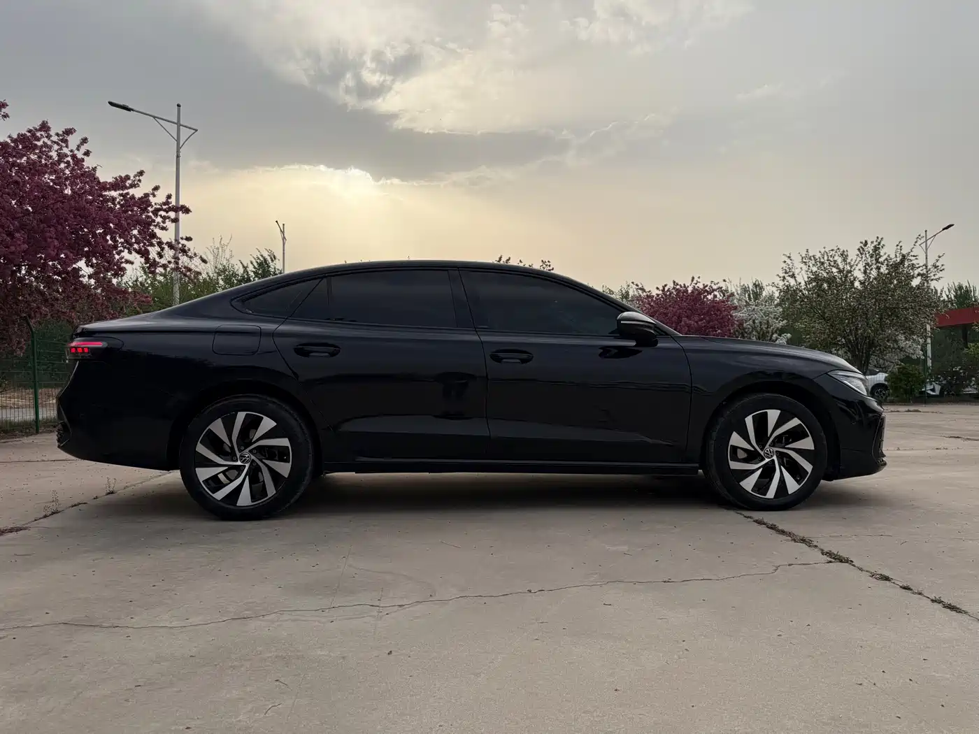 Volkswagen Passat 2025 Pro 380TSI Dragon Fortune Edition фото 17
