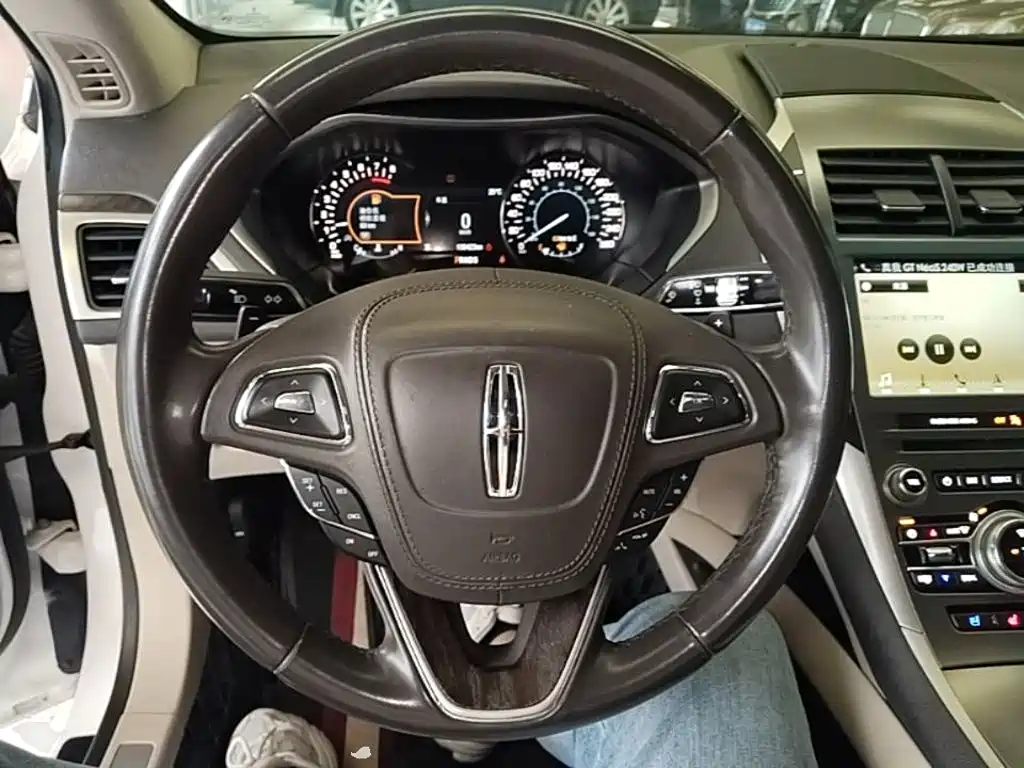 Фото 11 - Lincoln MKZ