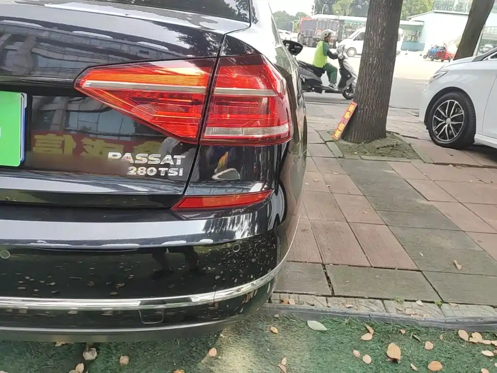 Фото 8 - Volkswagen Passat