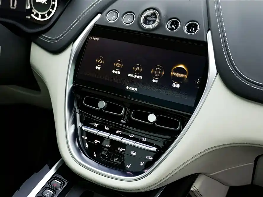 ASTON MARTIN DBX
