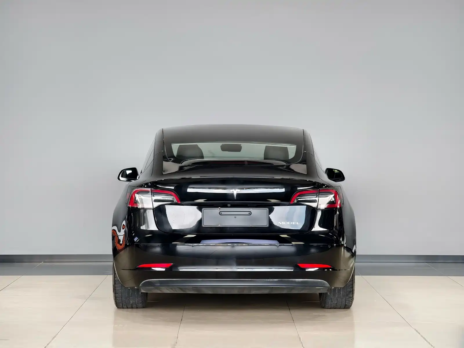 Фото 4 - Tesla Model 3