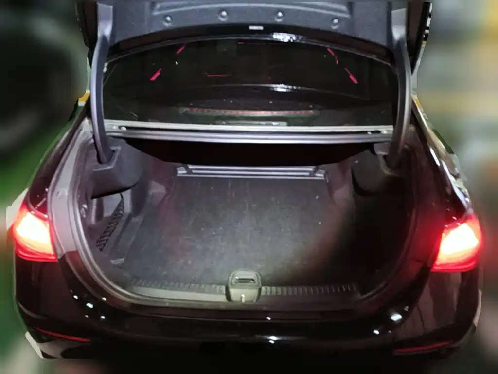 Mercedes-Benz E-Class, миниатюра 5