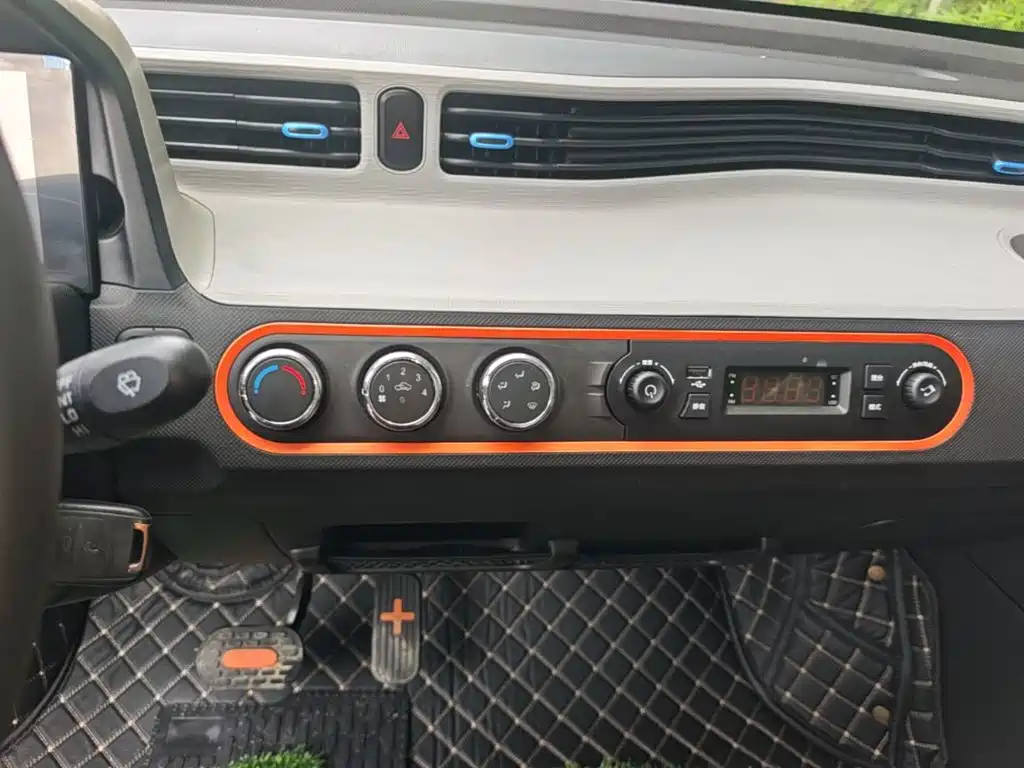 Photo 13 - Wuling Motors Hongguang MINIEV