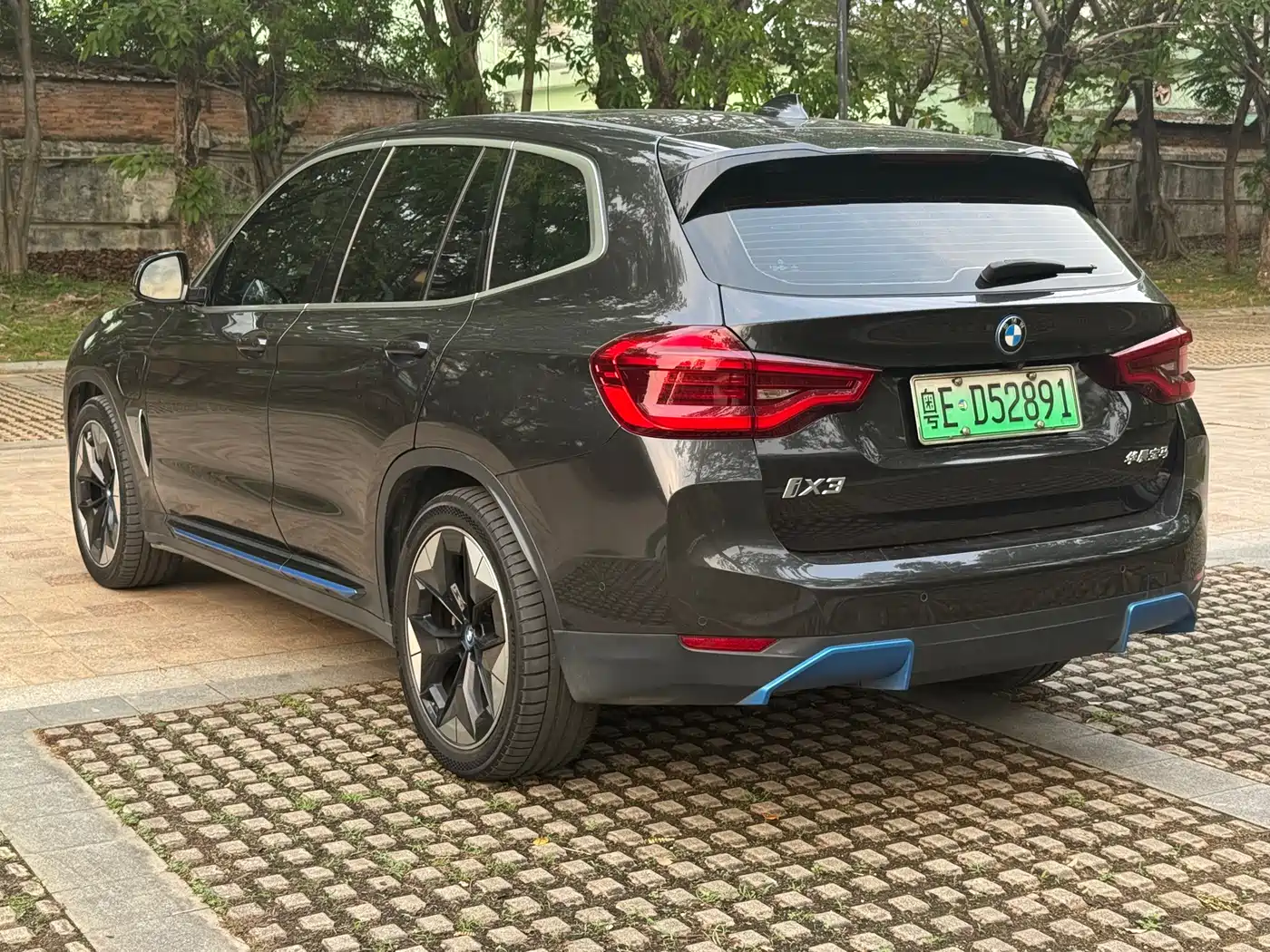 BMW IX3