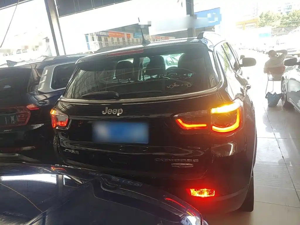 Фото 6 - Jeep Compass