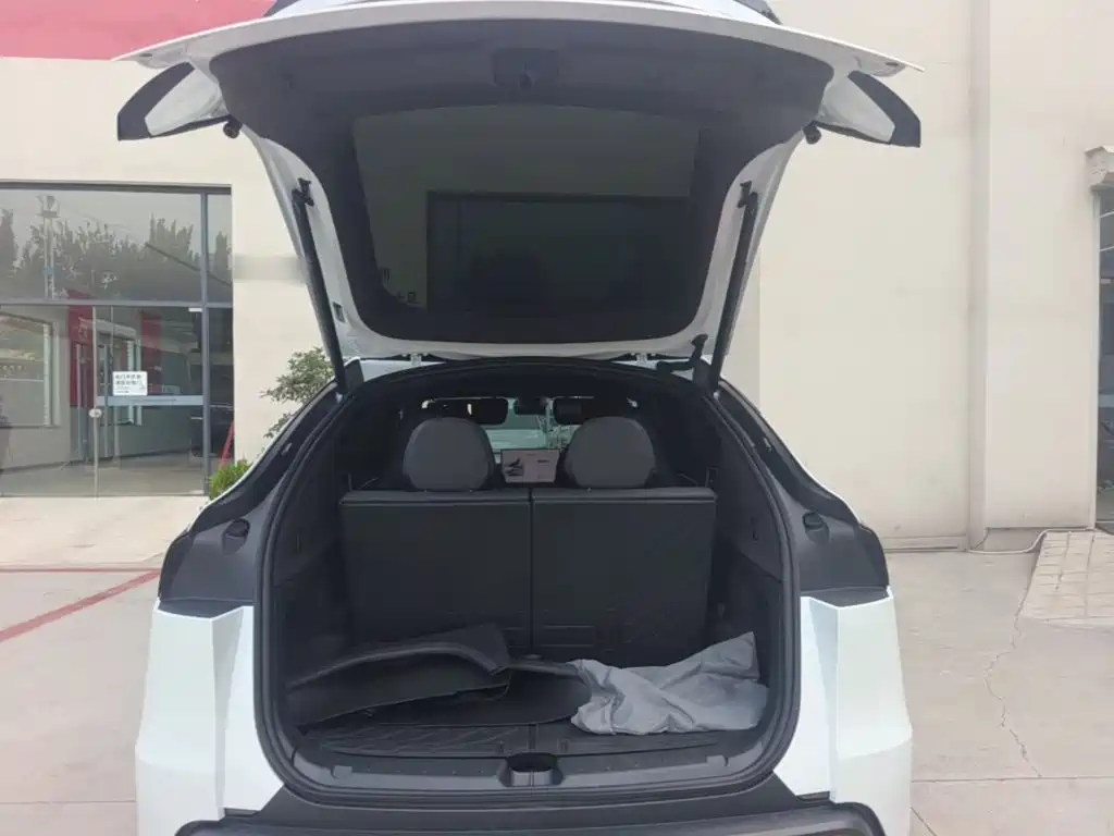 Tesla Model Y L 2026 2025 Facelift Long Range AWD