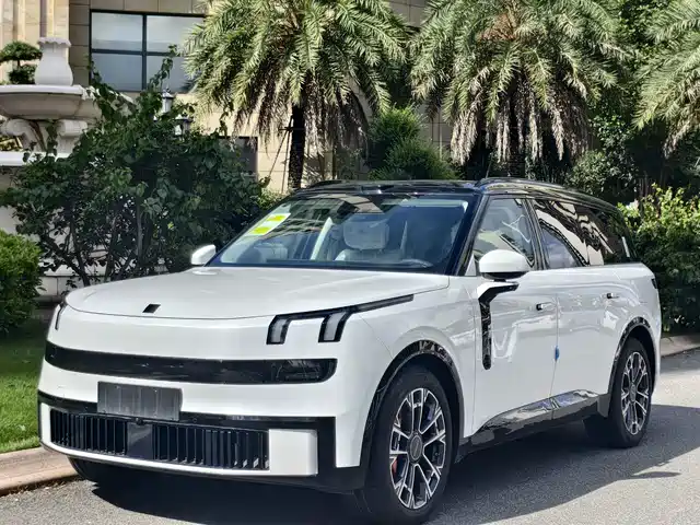 Lynk & Co 900 2.0T Ultra, 6 мест