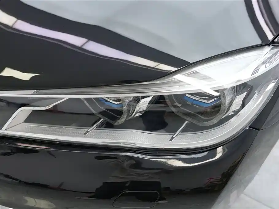 BMW 7 Series 2016 740Li Luxury фото 3