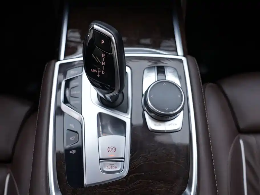 BMW 7 Series 2016 740Li Luxury фото 16