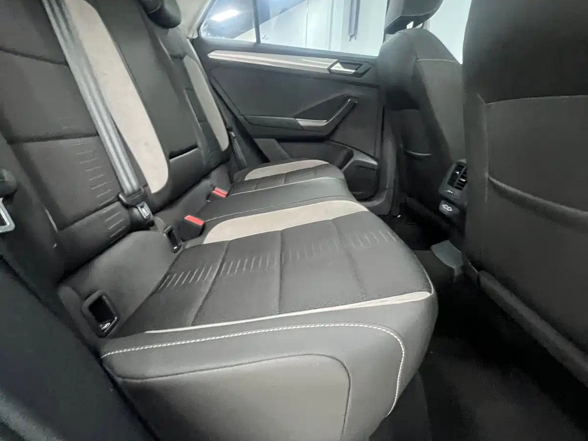 VOLKSWAGEN T ROC EXPLORING SONGS