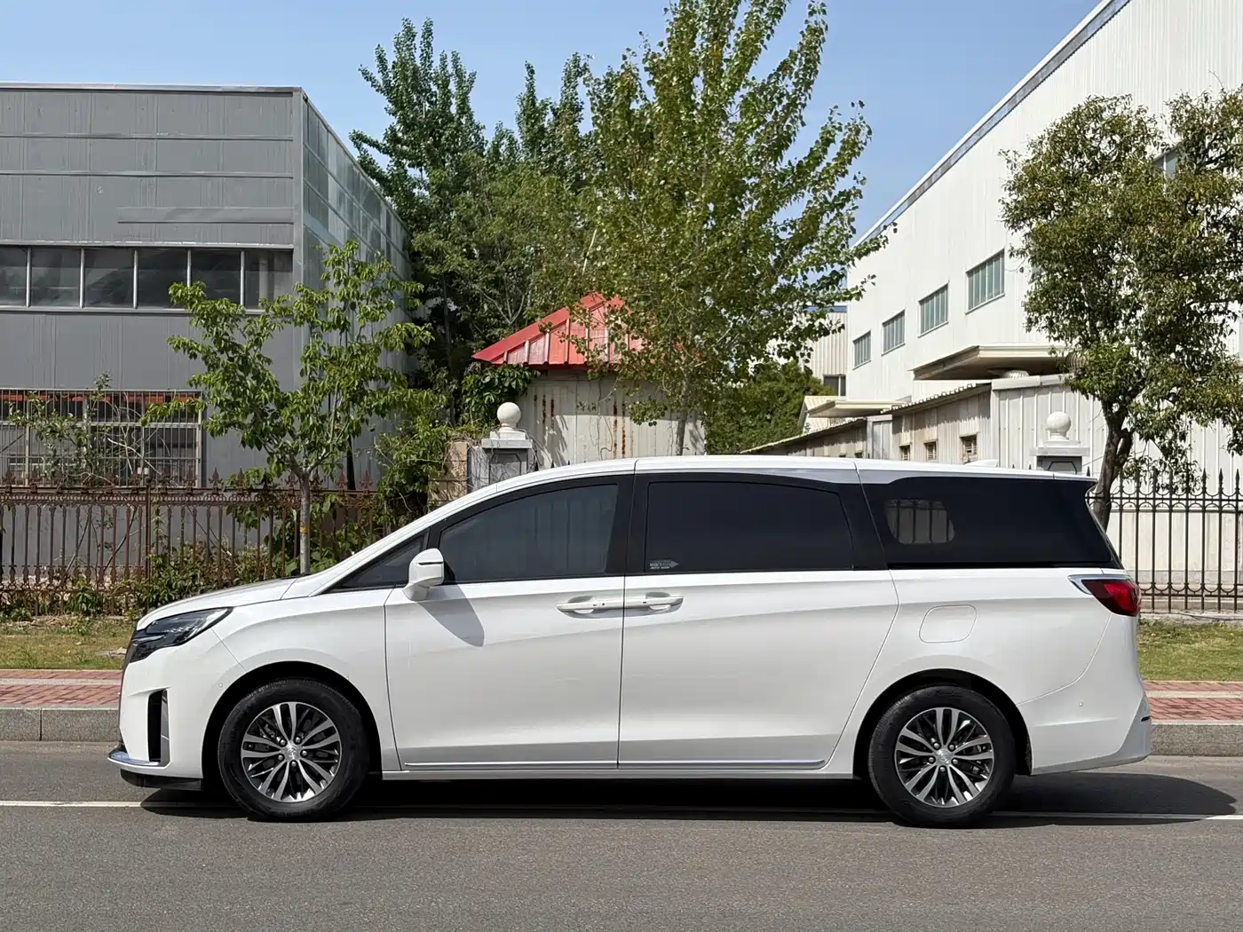 Buick GL8 2023 ES Landmaster Exclusive фото 5