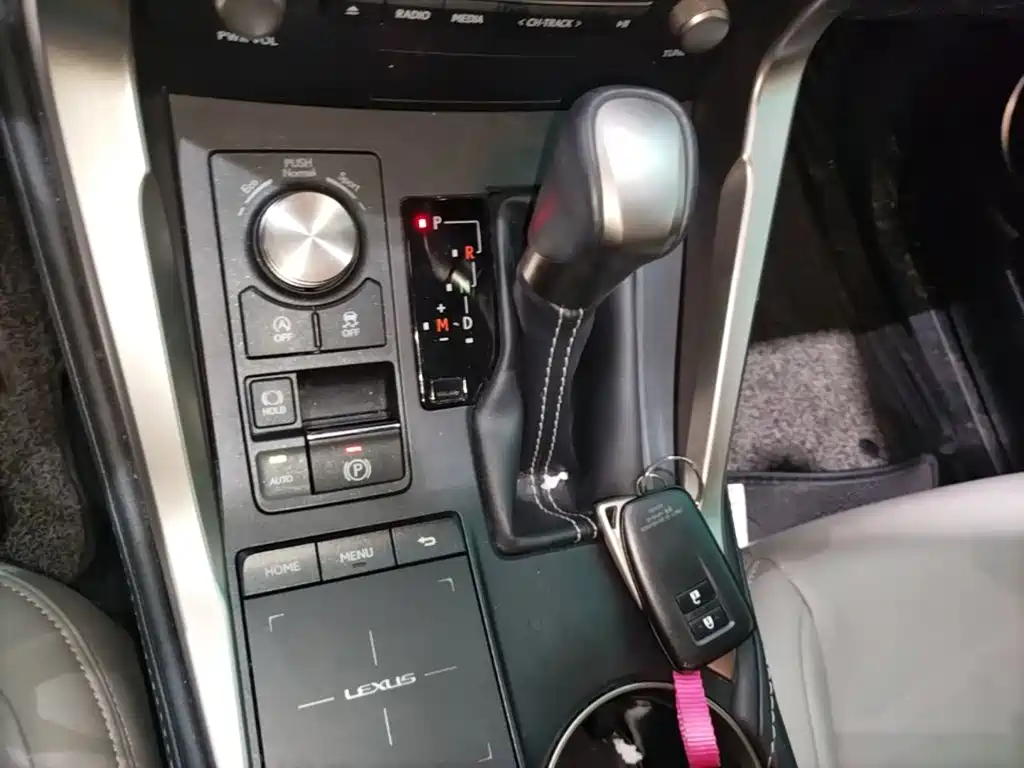 Фото 14 - Lexus NX