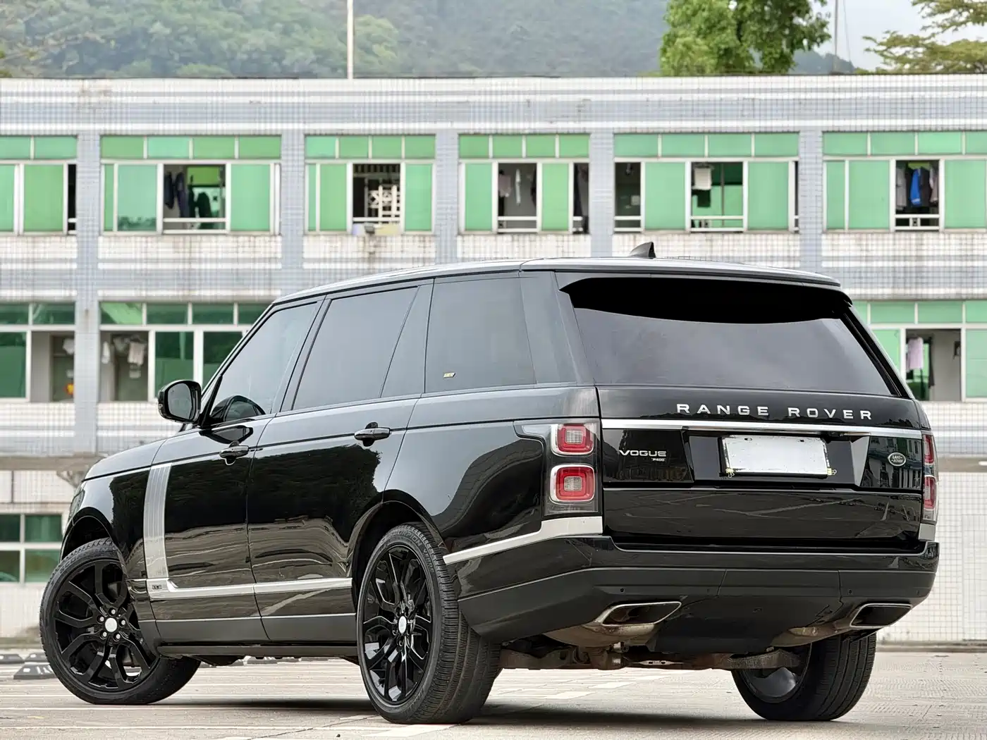 Land Rover Range Rover 2022 3.0 L6 400PS Heritage Extended Classic Edition фото 25