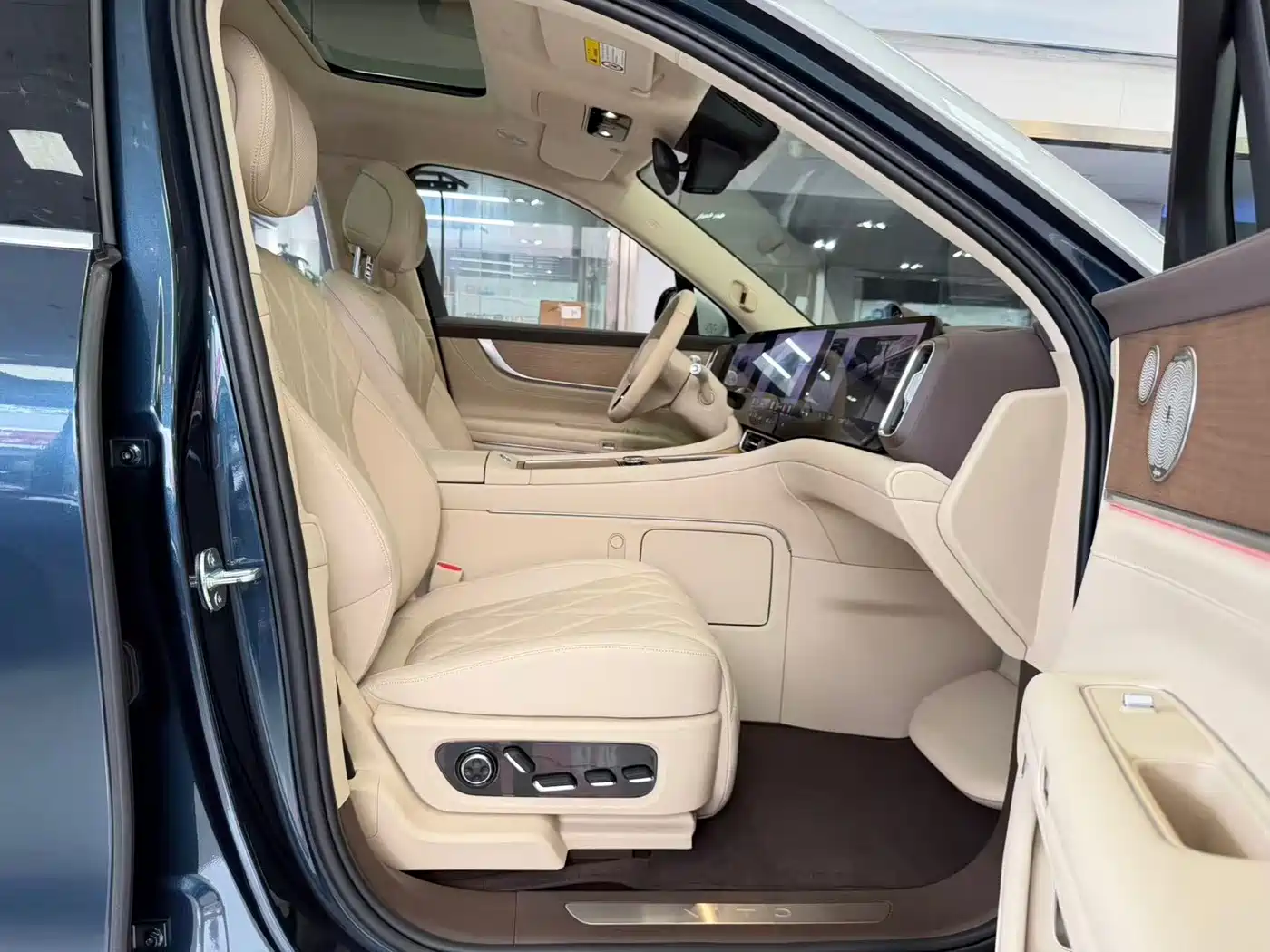 Aito M9 2025 2025 Extended Range Ultra 52kWh 6-Seater