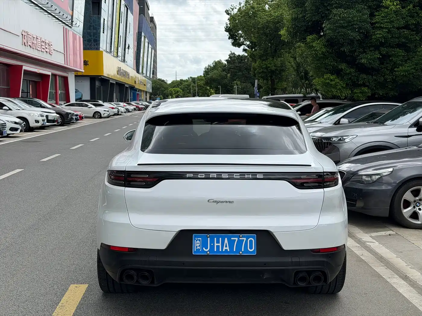Photo 6 - Porsche Cayenne