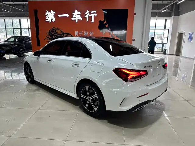 Mercedes-Benz A-Class 2022 Facelift III A 200 L Sport Sedan Fashion — фото 4