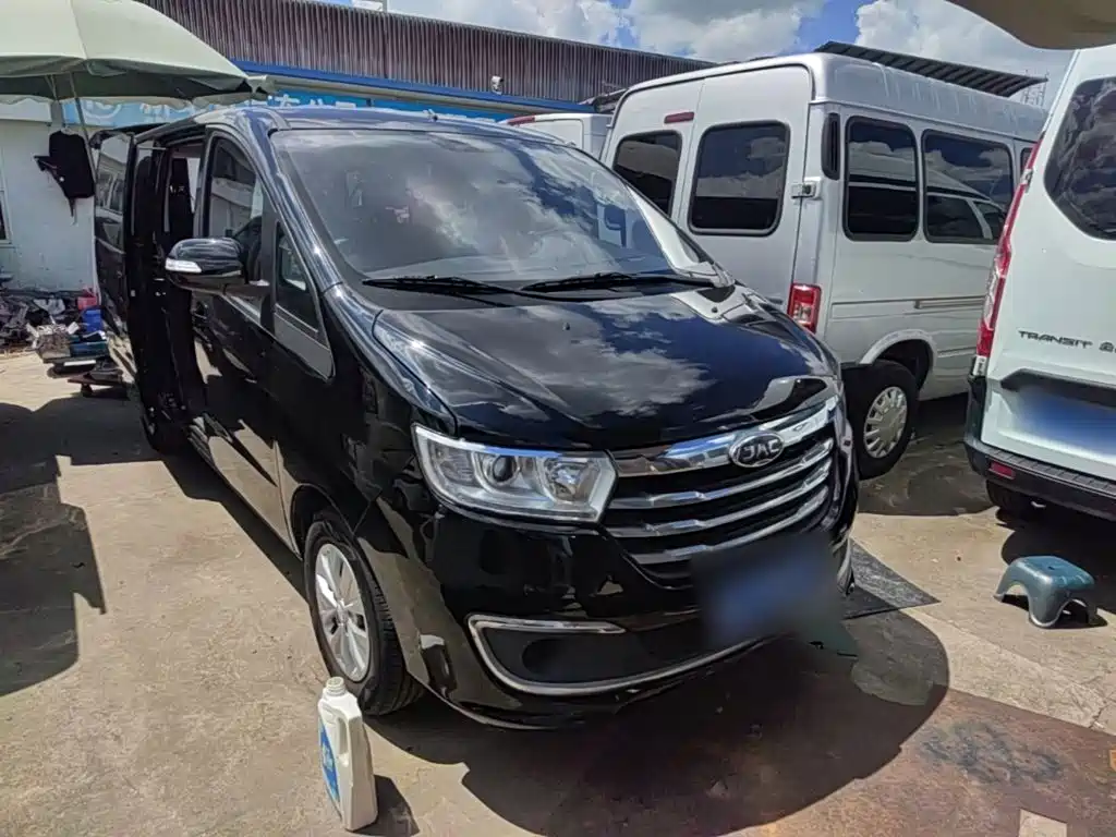 JAC Refine M3 2023 2023 PLUS 1.8L Comfort 7/8-seater