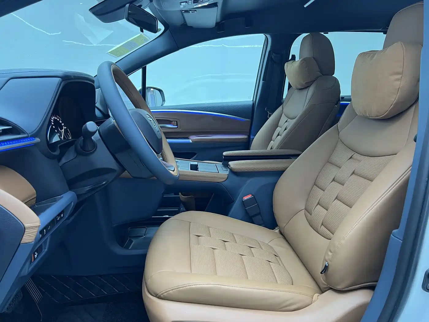 Toyota Granvia 2024 2.5L Hybrid Comfort фото 22
