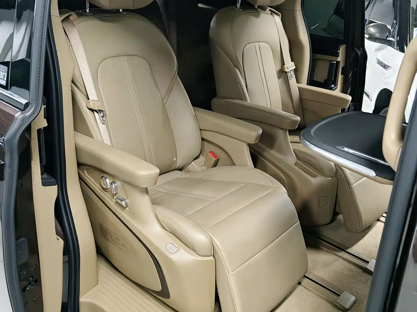 Buick GL8 2021 ES Landlord 653T Flagship фото 13