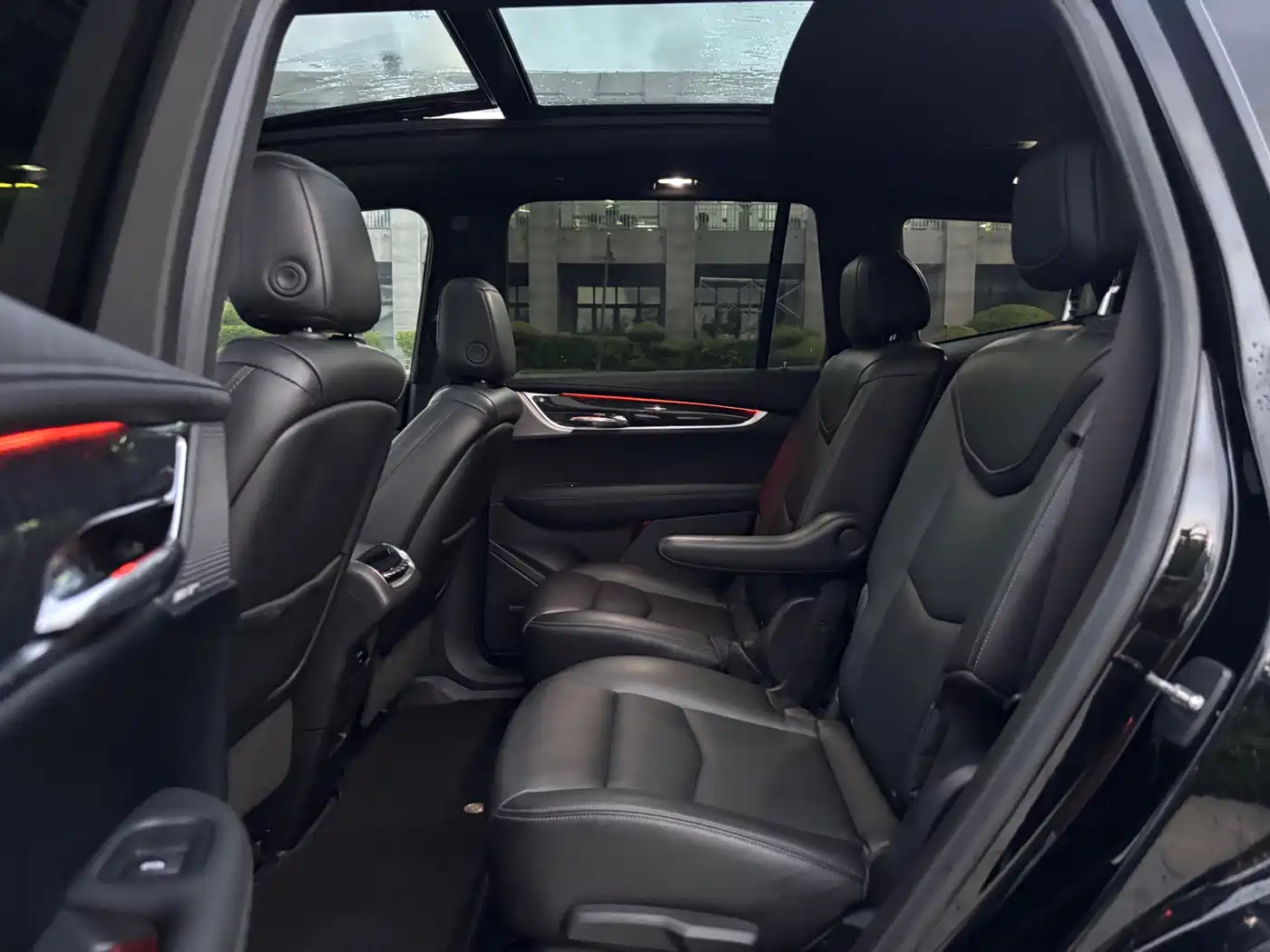 Фото 12 - Cadillac XT6