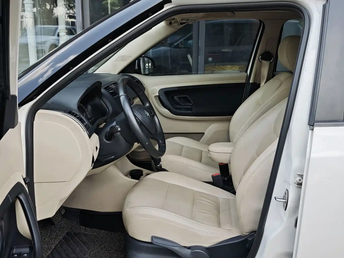 Škoda Fabia 2013 2014 1.6L Automatic Crystal Enjoy Edition