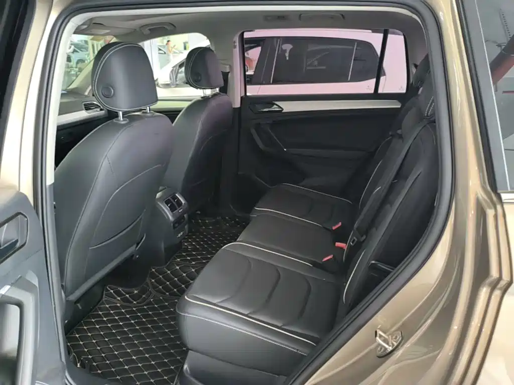 Photo 16 - Volkswagen Tiguan L