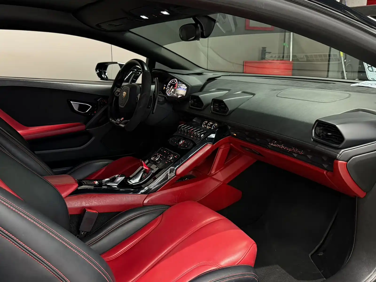 Фото 8 - Lamborghini Huracán