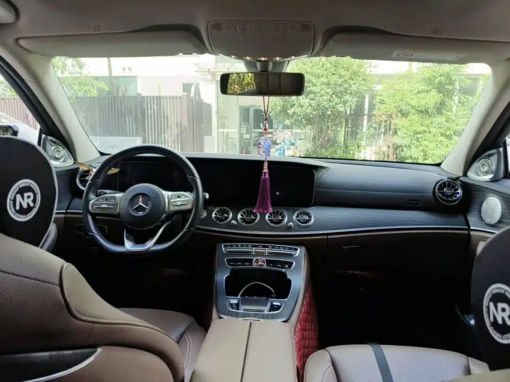 Mercedes-Benz E-Class, миниатюра 12