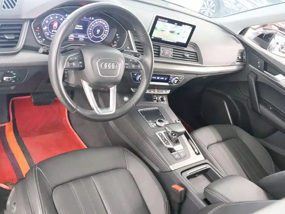 Фото 11 - Audi Q5L