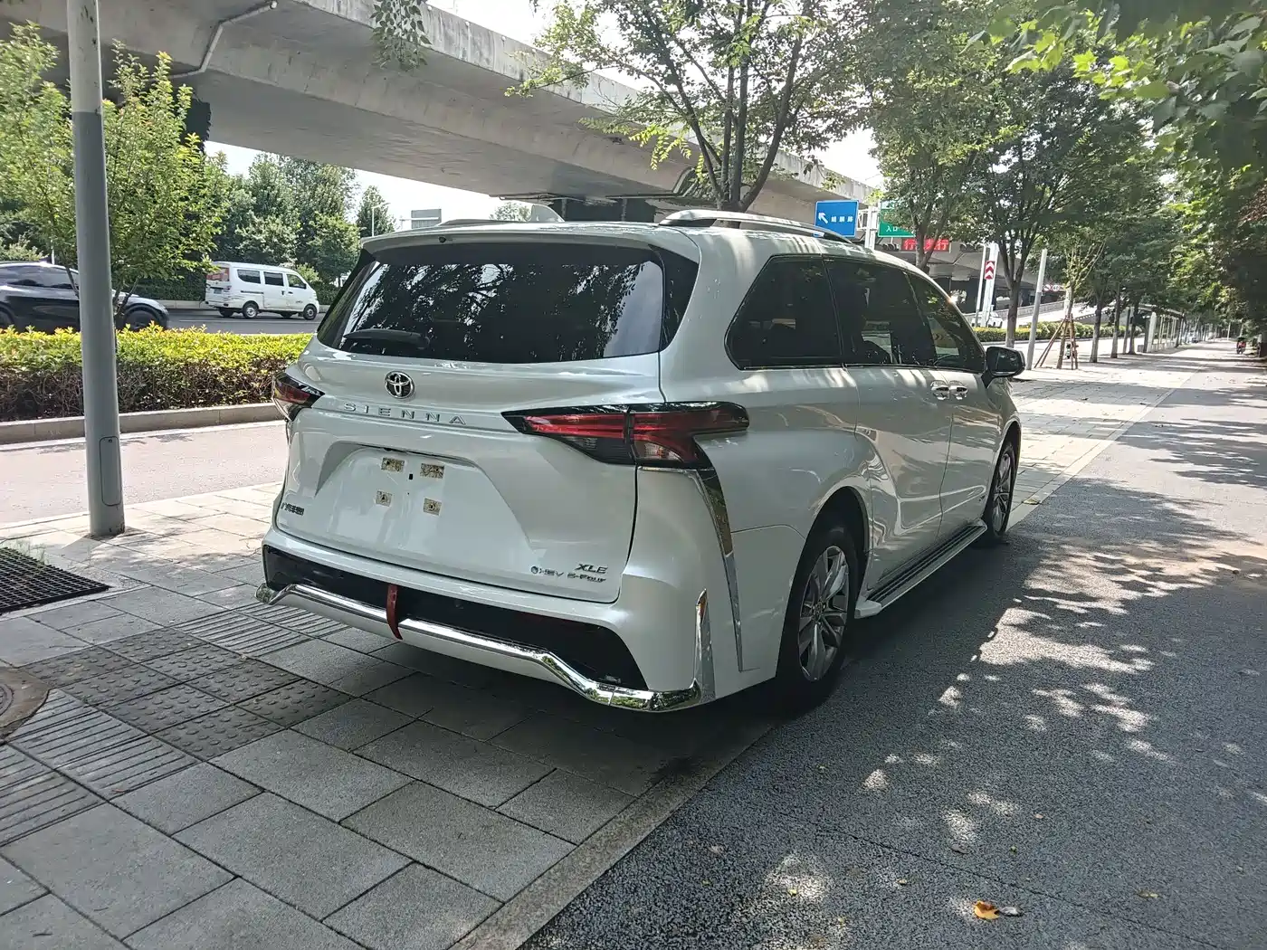 Toyota Sienna 2025 2024 2.5L Hybrid AWD Luxury Edition