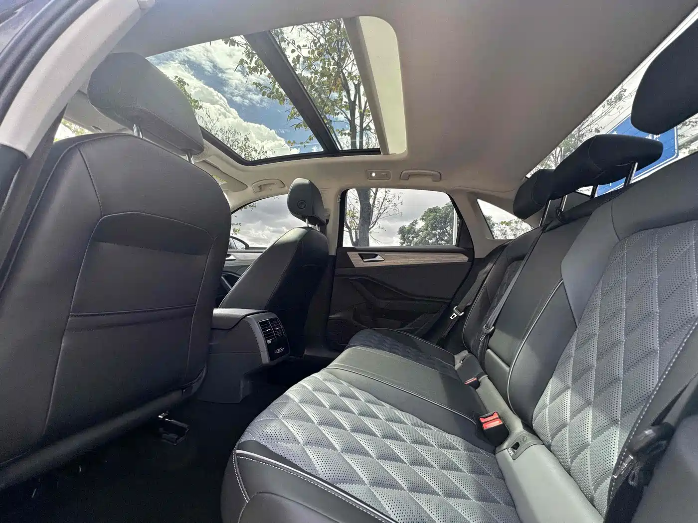 Volkswagen Sagitar 2024 300TSI DSG Surpass Edition фото 4