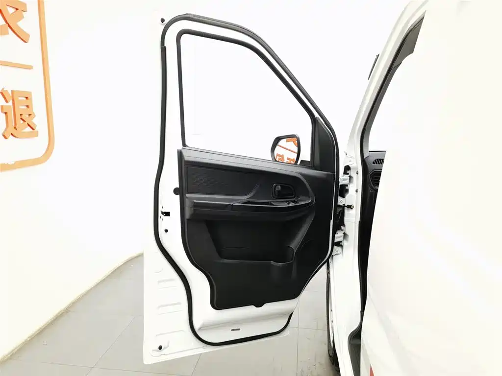 CHANGAN CHANGAN RUIXING EM60