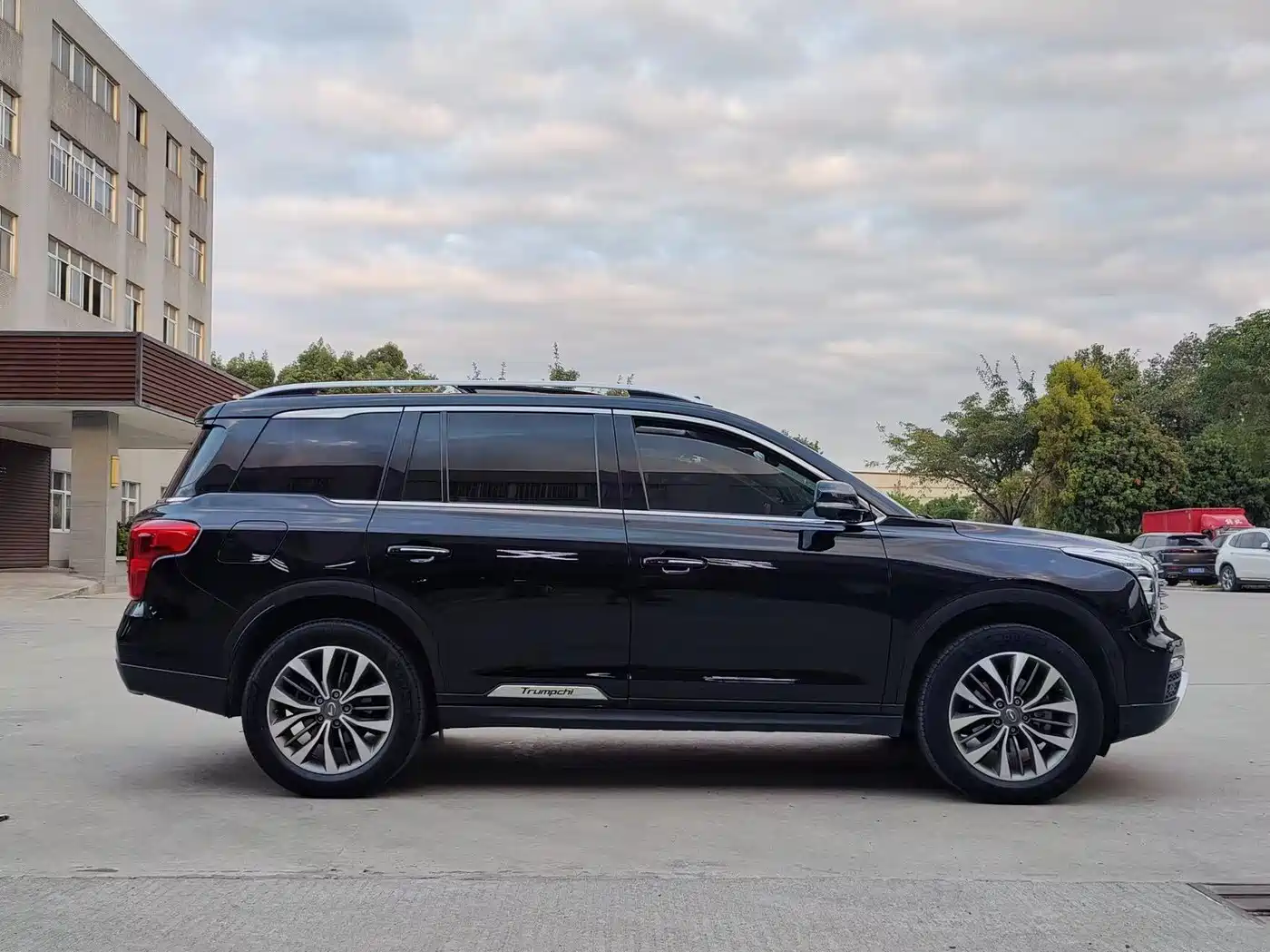 GAC Trumpchi Trumpchi GS8 2017 320T 2WD Luxury Smart Connect (7-seater) фото 7