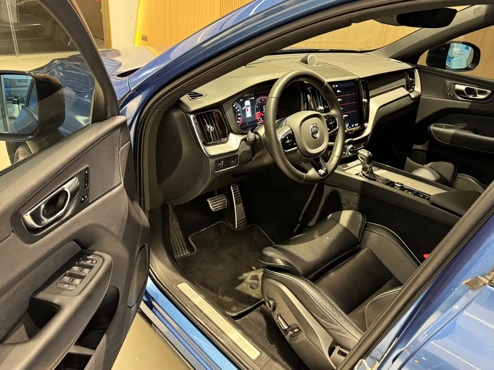 Фото 8 - Volvo XC60