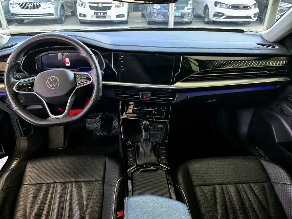 Volkswagen Passat 2022 330TSI Starlight Luxury Edition фото 5