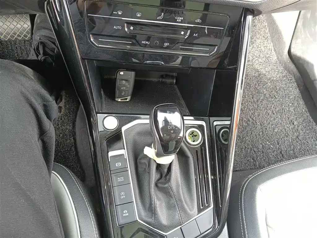 Volkswagen Tayron 2023 300TSI 2WD Luxury Plus Advanced Edition фото 6