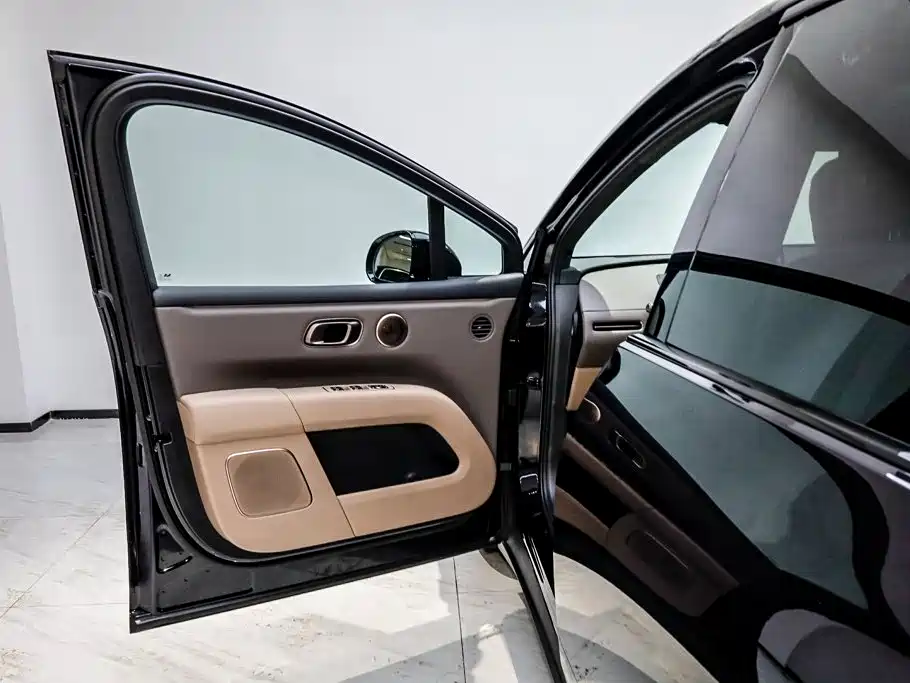 Li Auto i6 2025 2025 2WD Base Model