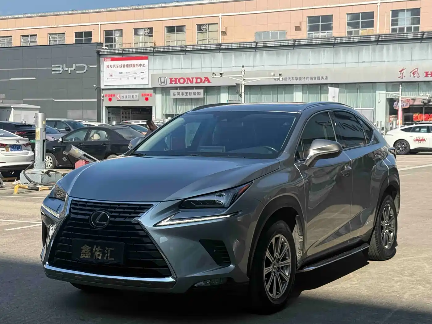 Фото 3 - Lexus NX