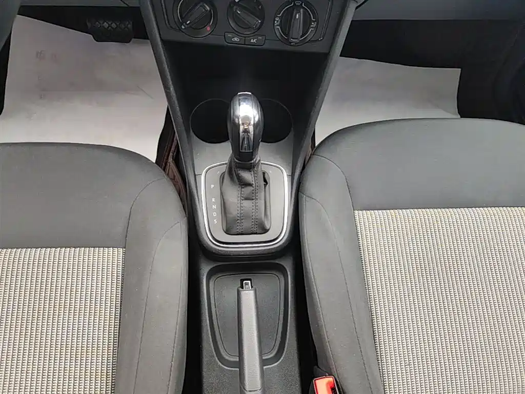 Volkswagen Polo 2018 1.5L Auto Safe Drive фото 14