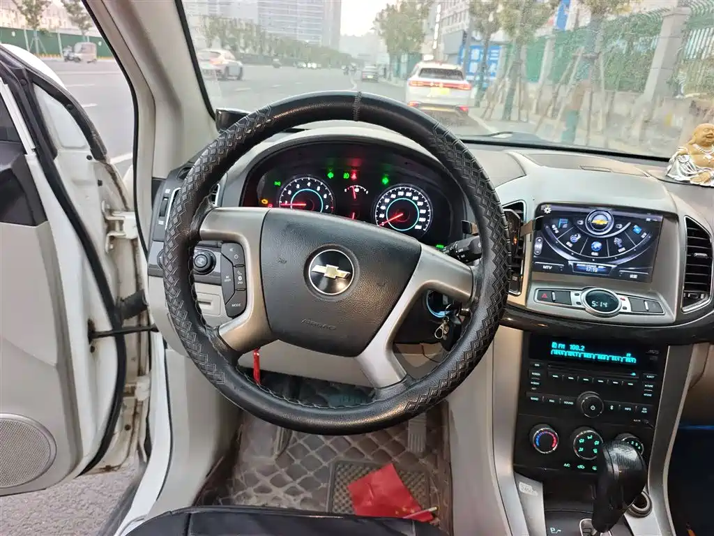 Chevrolet Captiva 2014 2.4L 2WD Urban 5-seater фото 11