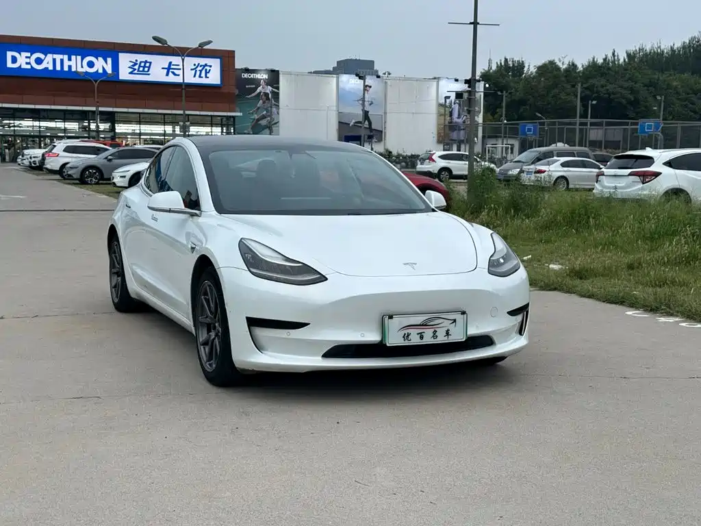 Фото 3 - Tesla Model 3