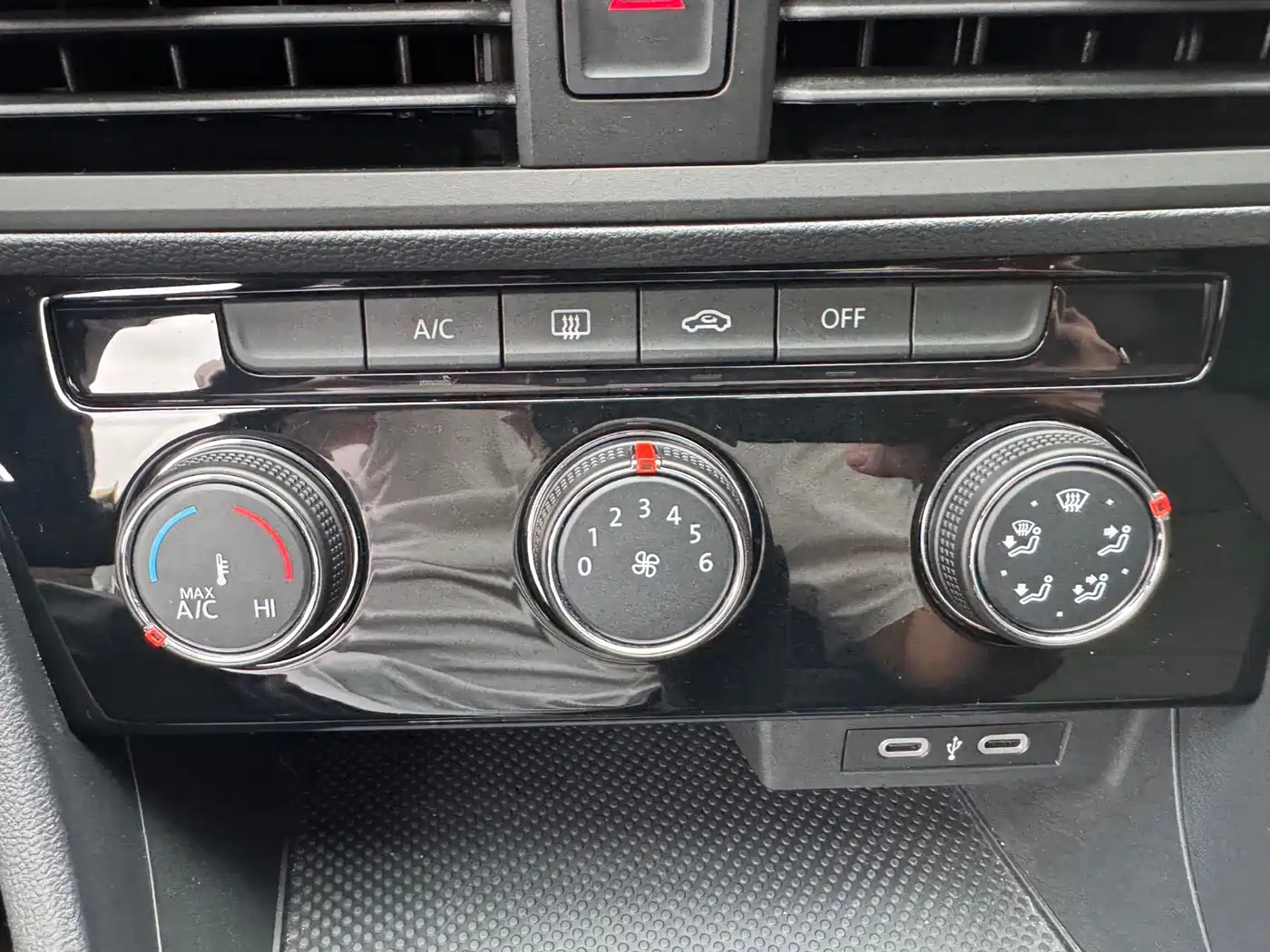 Volkswagen Bora 2025 200TSI DSG Joy Ride Navigation Edition фото 14
