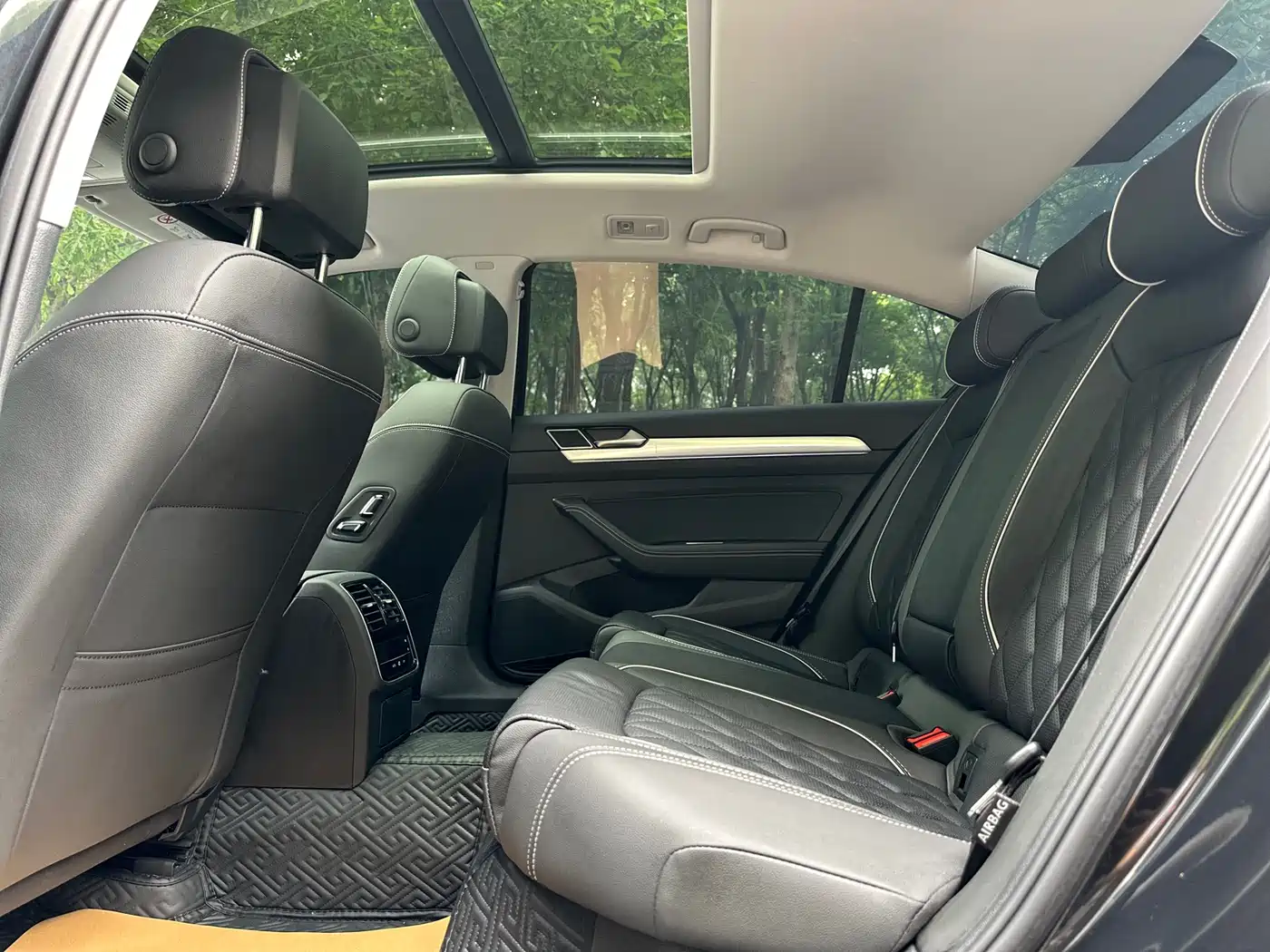 Volkswagen Magotan GTE Plug-in Hybrid 2022 GTE Luxury фото 10