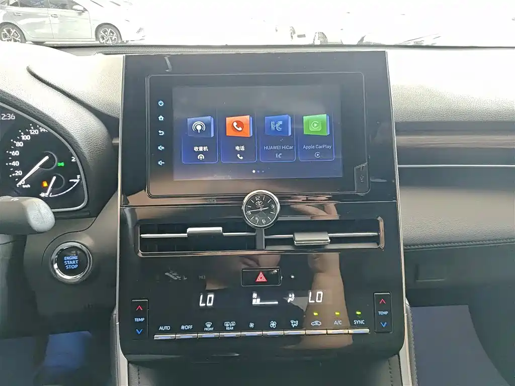 Toyota Avalon 2023 2.0L Luxury Edition фото 10